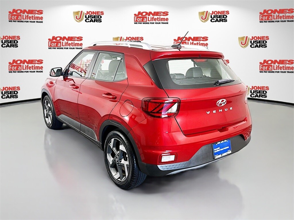 2024 Hyundai Venue Limited photo 2