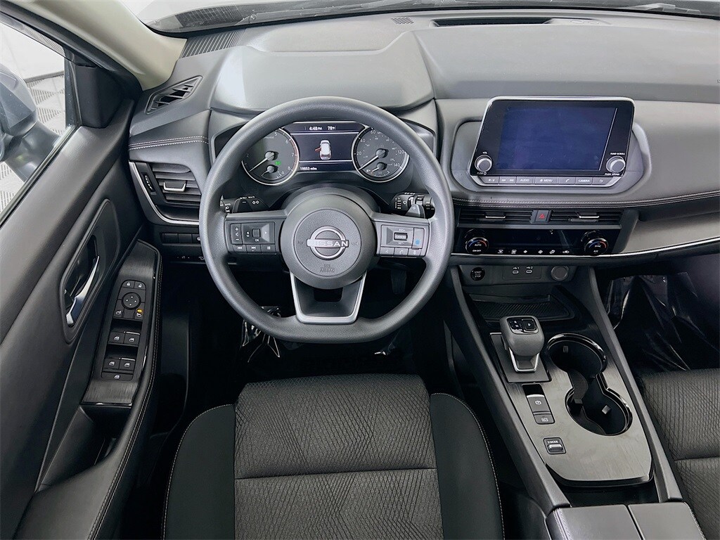2024 Nissan Rogue SV photo 3
