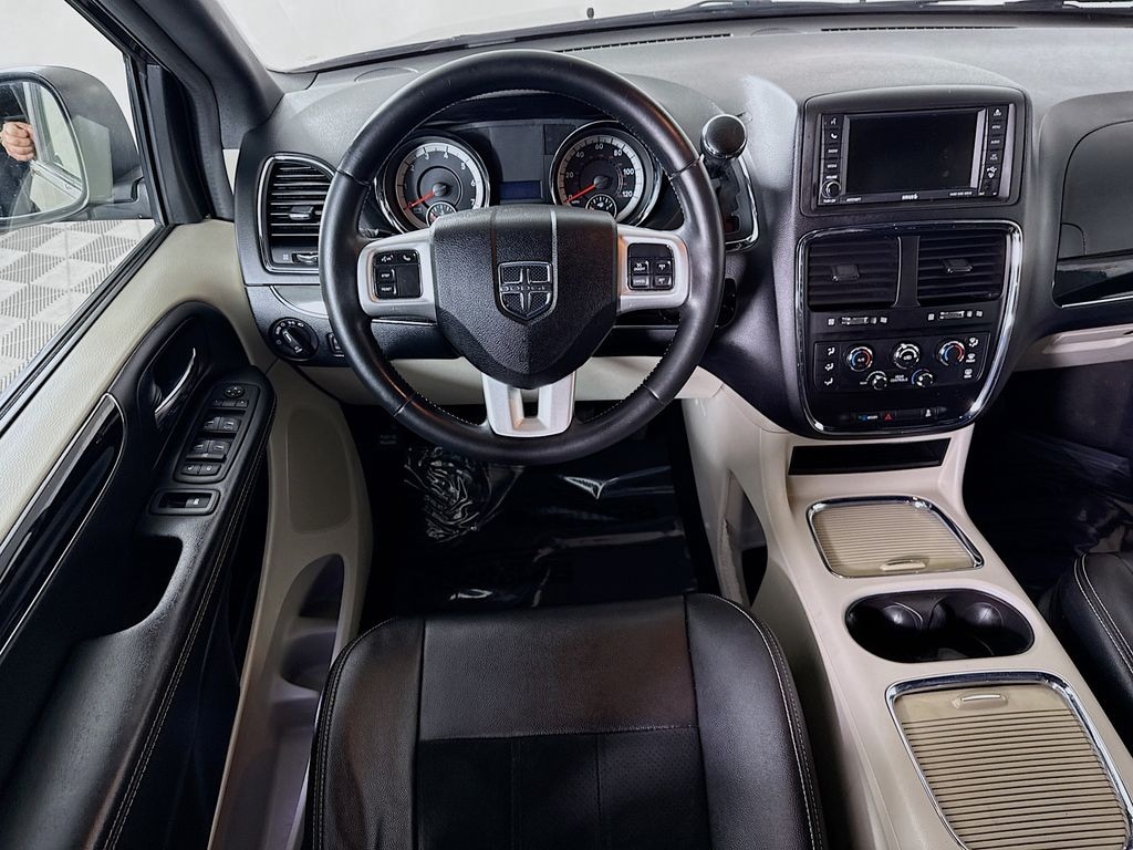 Used 2018 Dodge Grand Caravan SXT Van Passenger Van