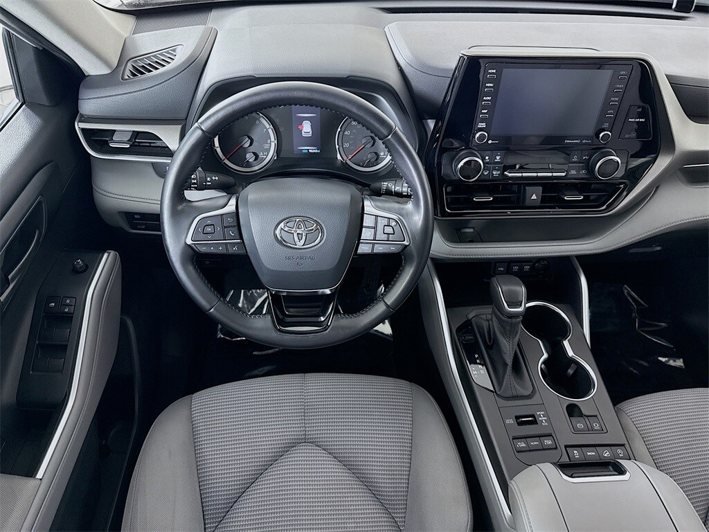 2020 Toyota Highlander LE photo 3