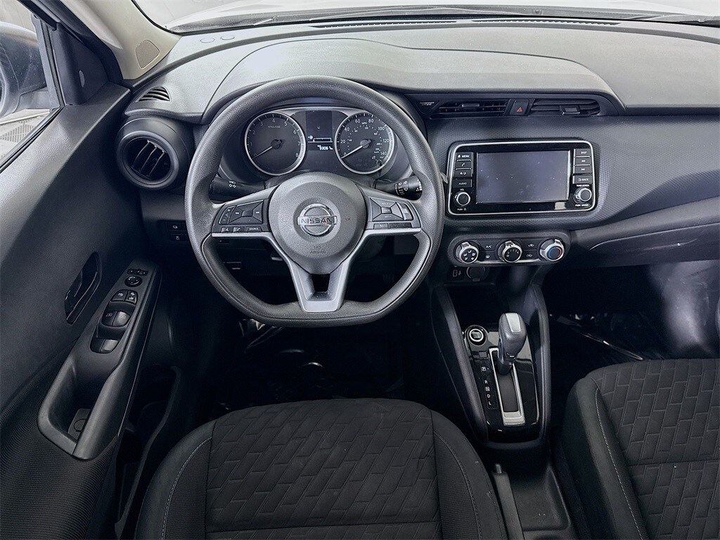 2021 Nissan Kicks S photo 2