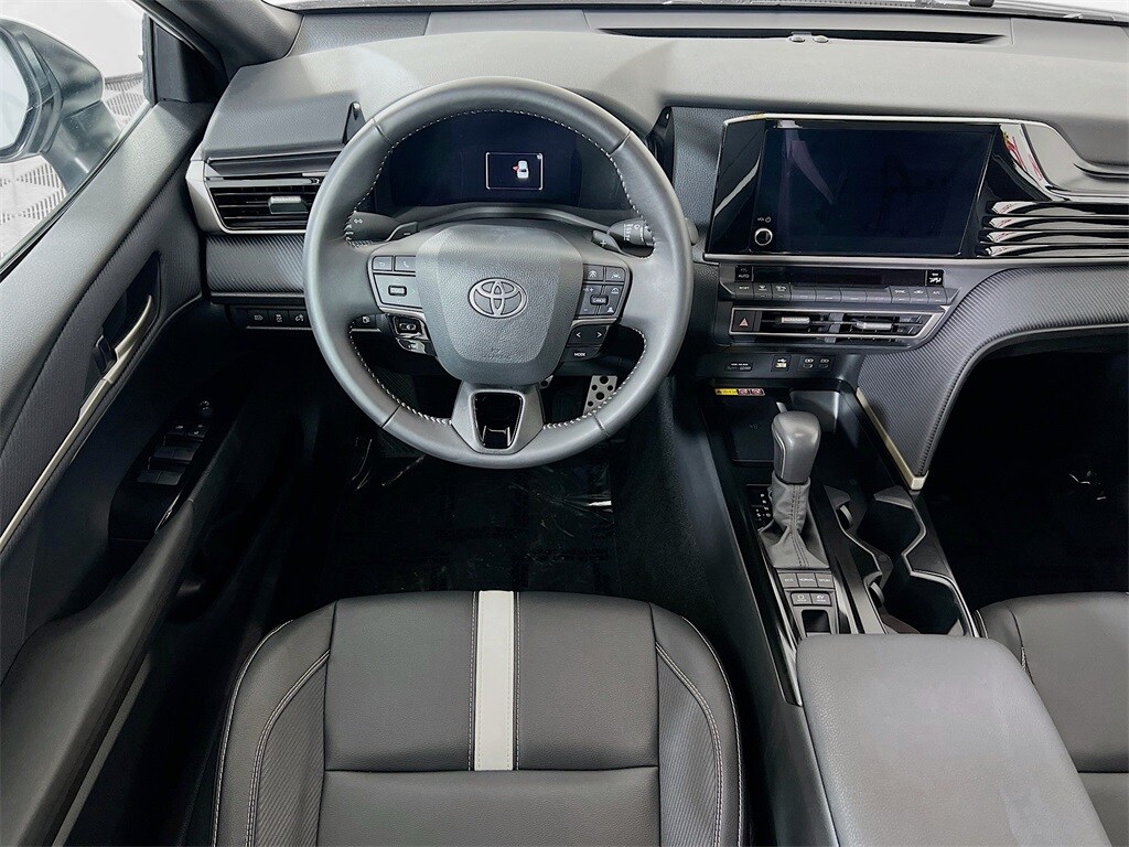2025 Toyota Camry SE photo 3