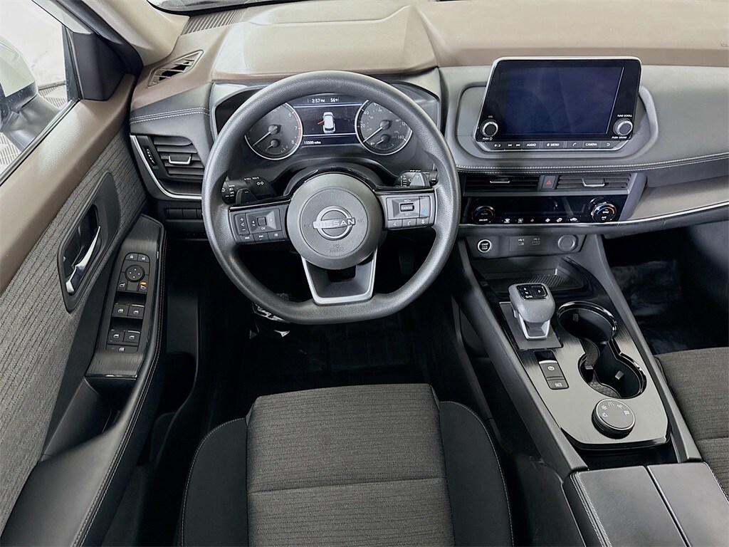 2023 Nissan Rogue SV photo 3