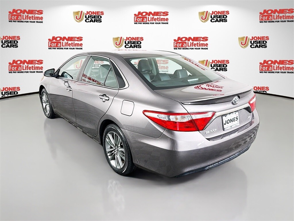 Used 2017 Toyota Camry SE Sedan