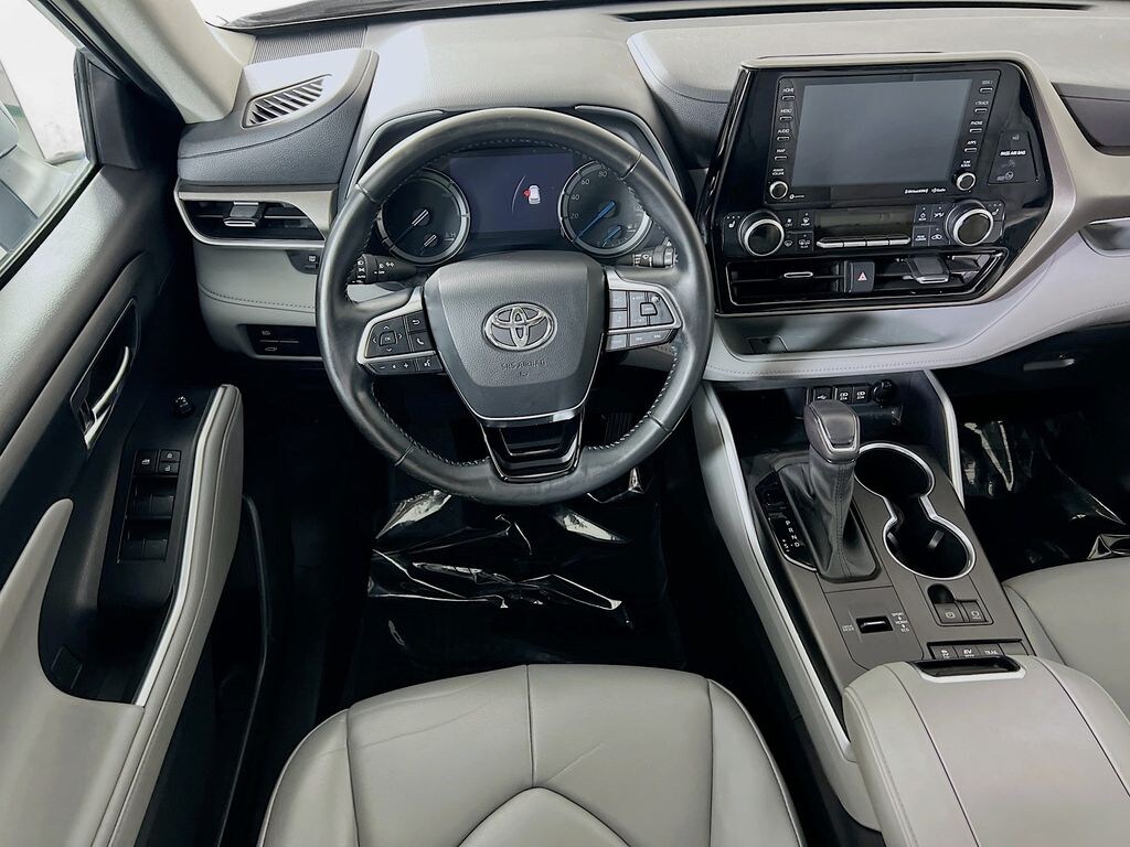 Used 2021 Toyota Highlander Hybrid XLE SUV