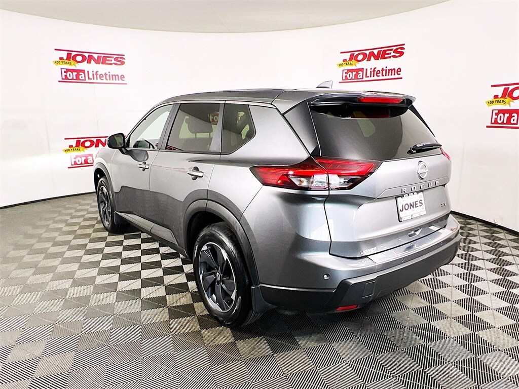 2024 Nissan Rogue SV photo 2