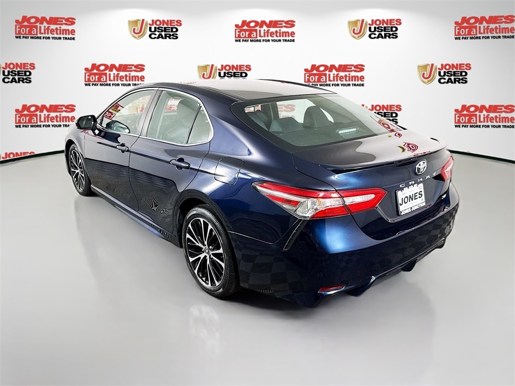 Used 2018 Toyota Camry SE Sedan