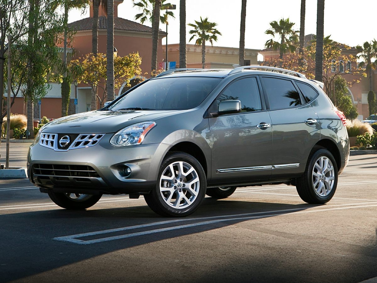 2011 Nissan Rogue SV's photo
