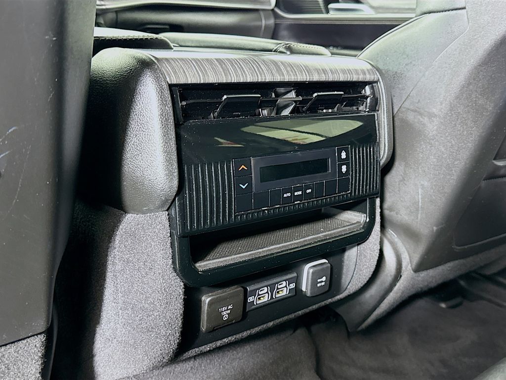2024 Jeep Wagoneer L Series II - Photo 29