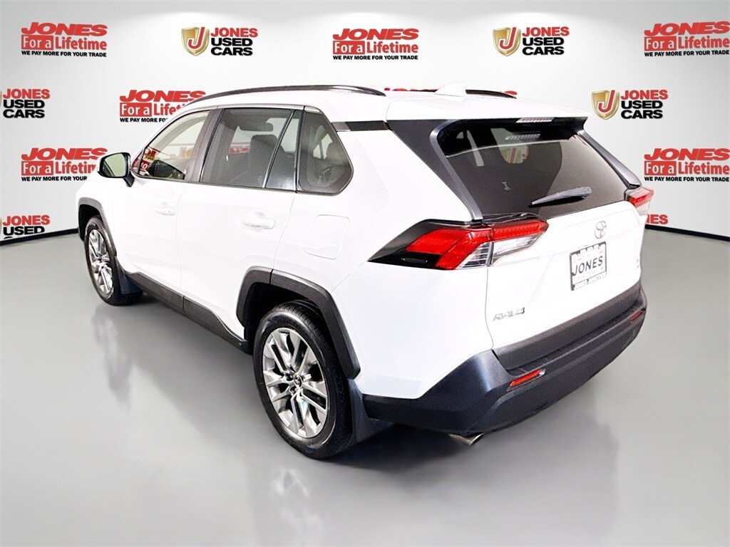 2019 Toyota RAV4 XLE Premium photo 2