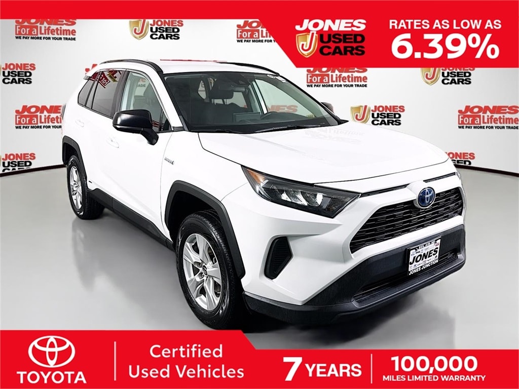 2021 Toyota RAV4 LE's photo