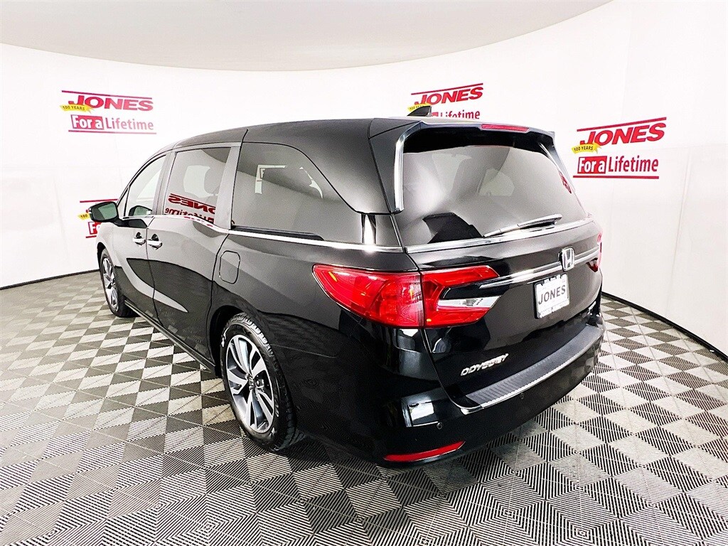 2022 Honda Odyssey Touring photo 2