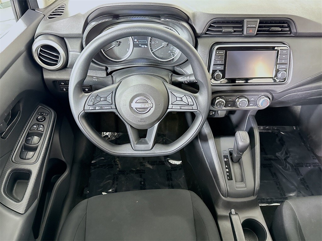 2023 Nissan Versa 1.6 S photo 3