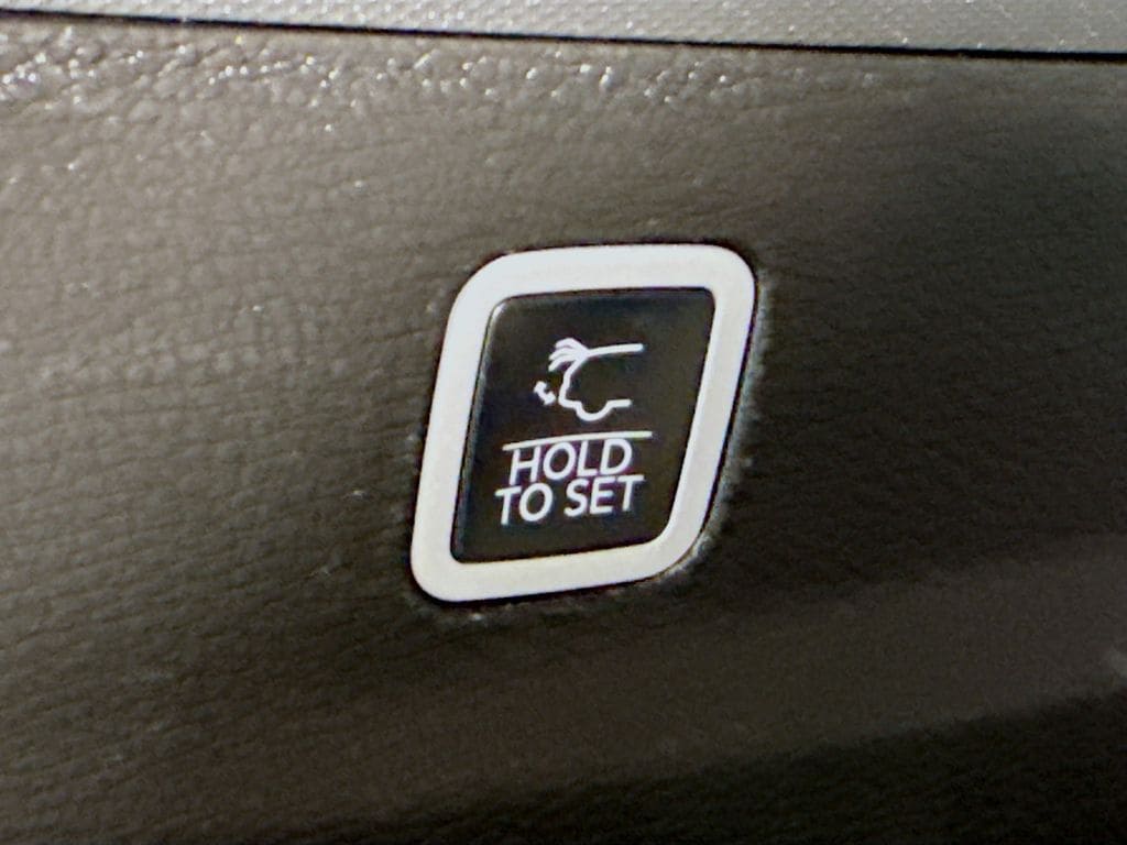2024 Jeep Wagoneer L Series II - Photo 31