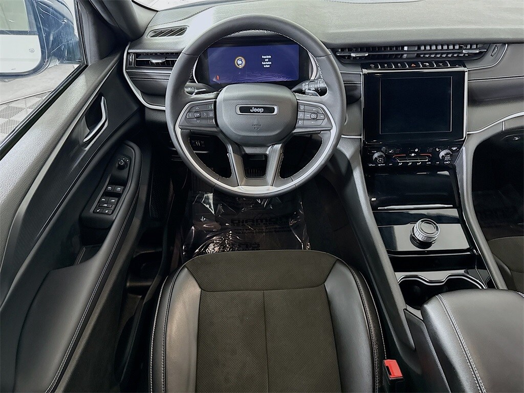 2023 Jeep Grand Cherokee Altitude photo 3