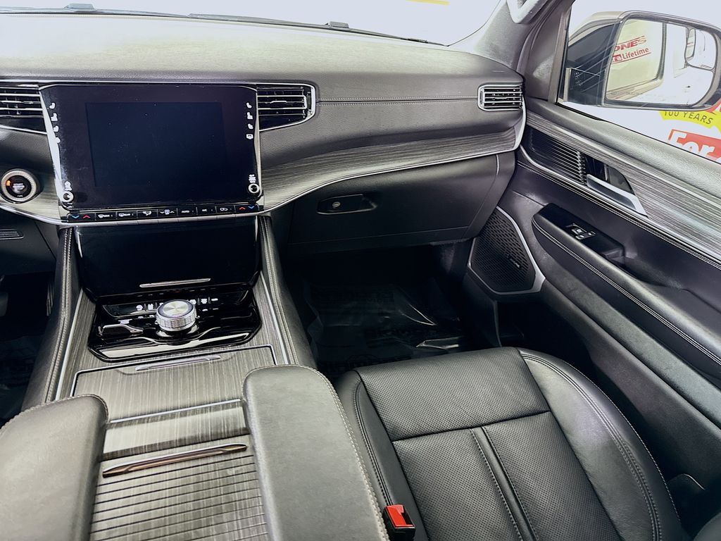2024 Jeep Wagoneer L Series II - Photo 27