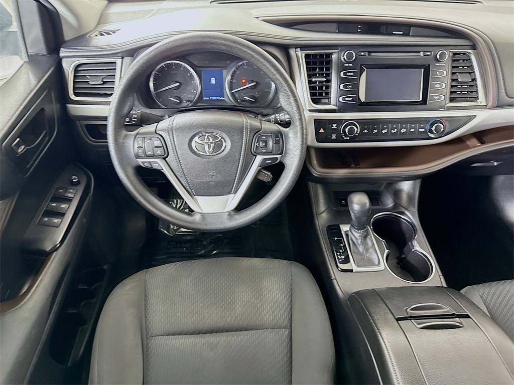 Used 2014 Toyota Highlander LE Plus V6 SUV