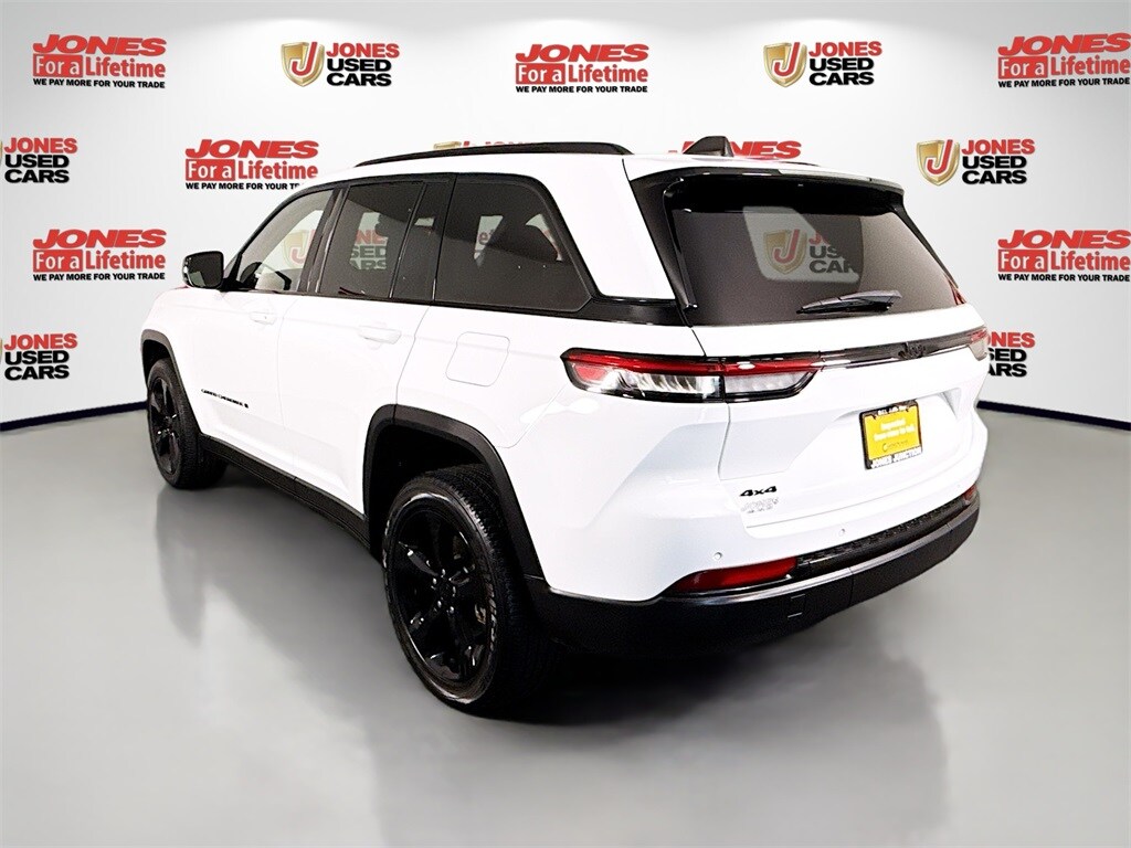 2023 Jeep Grand Cherokee Altitude photo 2