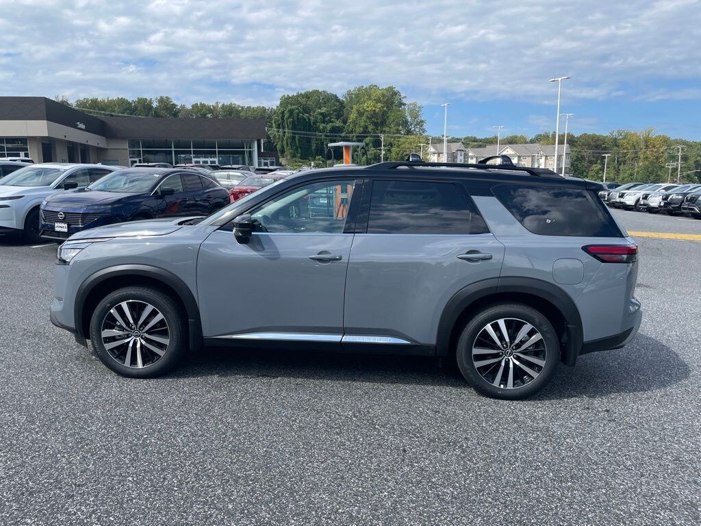 Used 2025 Nissan Pathfinder Platinum SUV