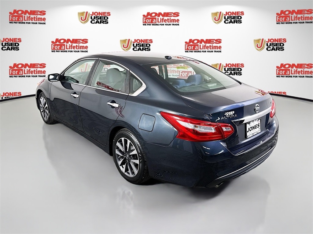 Used 2017 Nissan Altima SV with VIN 1N4AL3AP9HC116340 for sale in Fallston, MD
