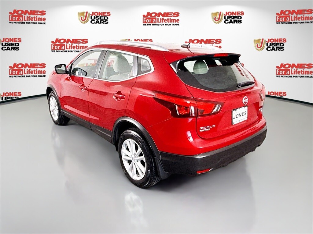 2017 Nissan Rogue Sport SV photo 2