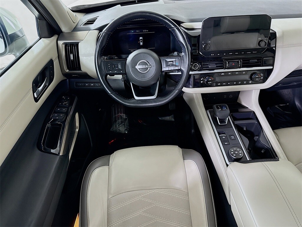 2022 Nissan Pathfinder Platinum photo 2