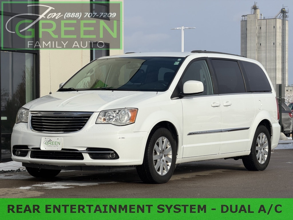 2016 Chrysler Town & Country Touring's photo