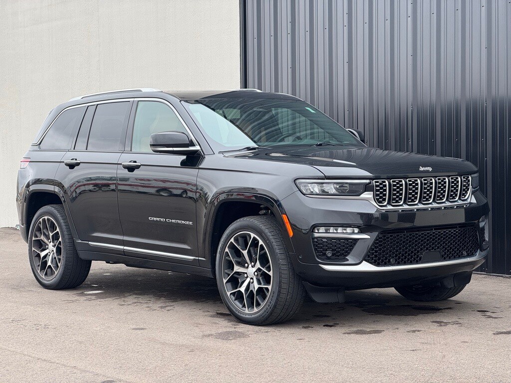 2022 Jeep Grand Cherokee Summit Reserve photo 4