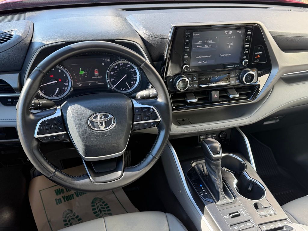 2022 Toyota Highlander XLE - Photo 16