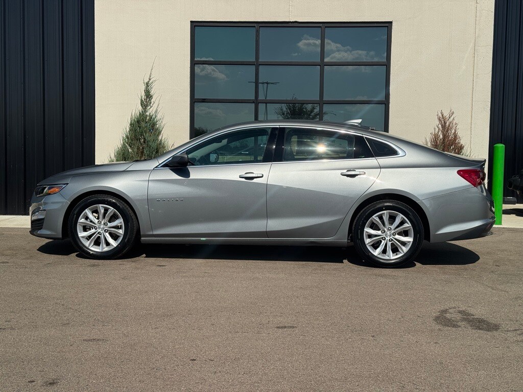 2024 Chevrolet Malibu 1LT photo 2
