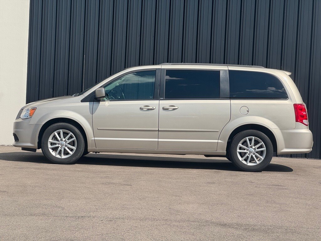 2014 Dodge Grand Caravan SXT photo 2