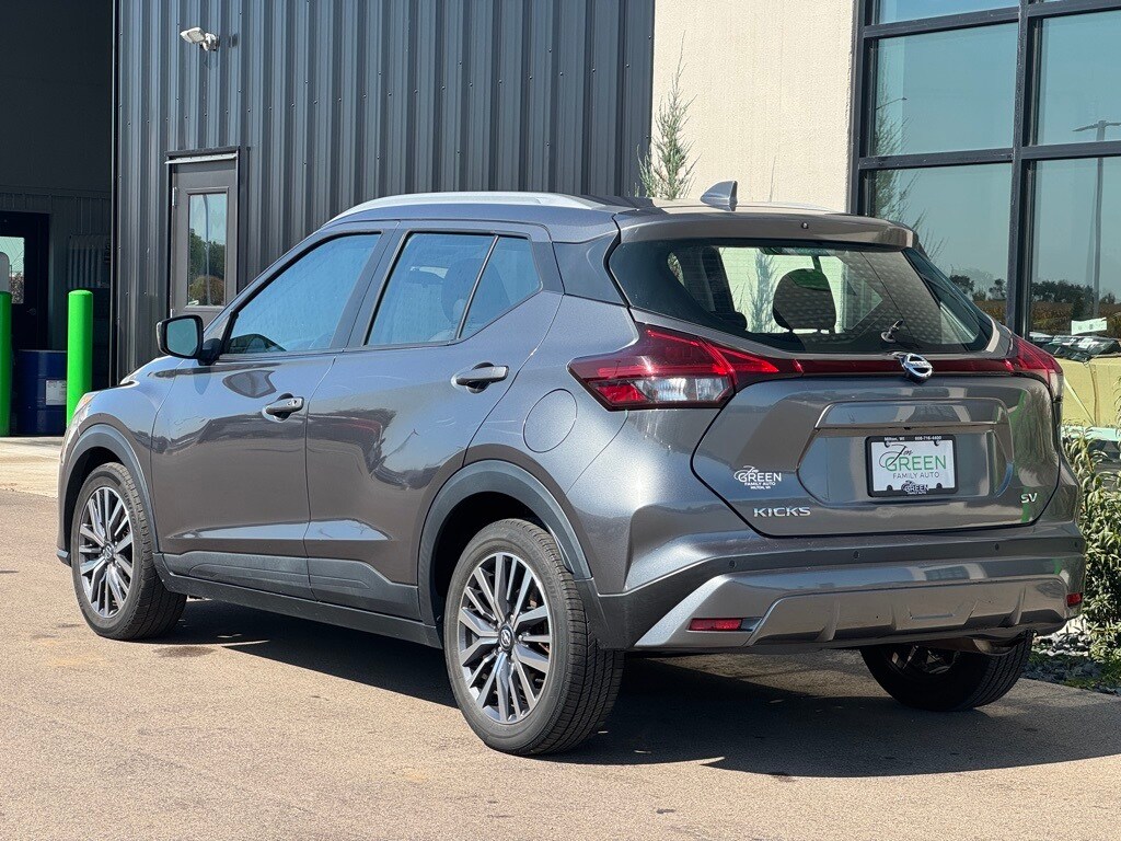 2021 Nissan Kicks SV photo 2