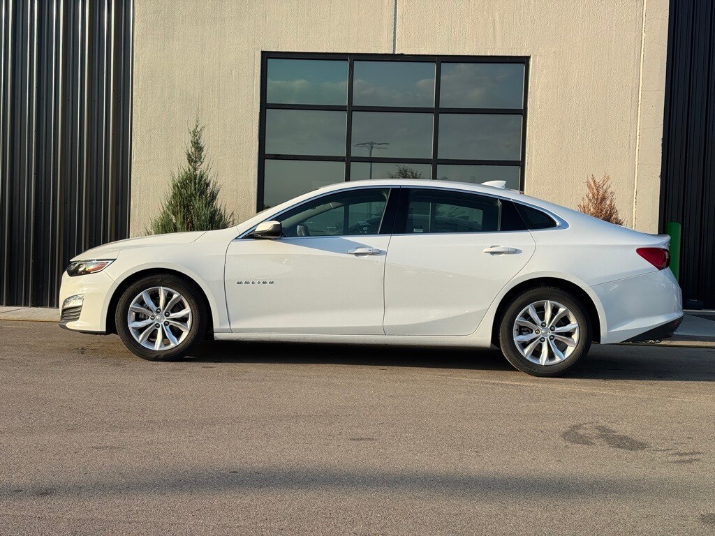 2024 Chevrolet Malibu 1LT photo 2