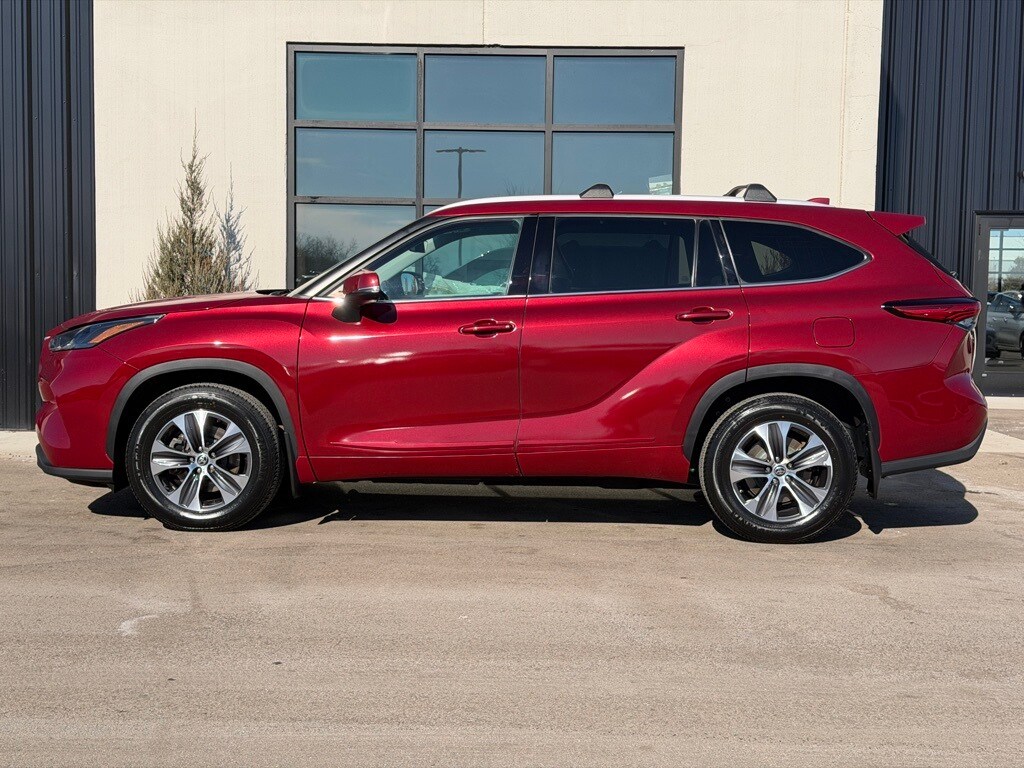 Used 2022 Toyota Highlander XLE SUV