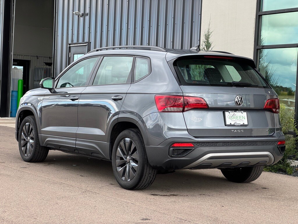 2022 Volkswagen Taos S photo 2