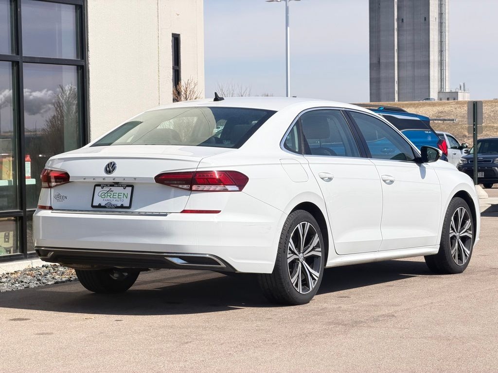 Used 2022 Volkswagen Passat 2.0T SE Sedan