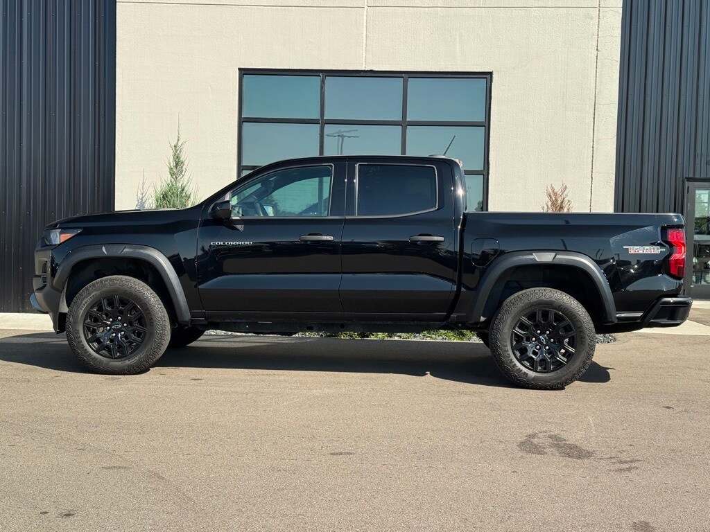 2023 Chevrolet Colorado Trail Boss photo 2