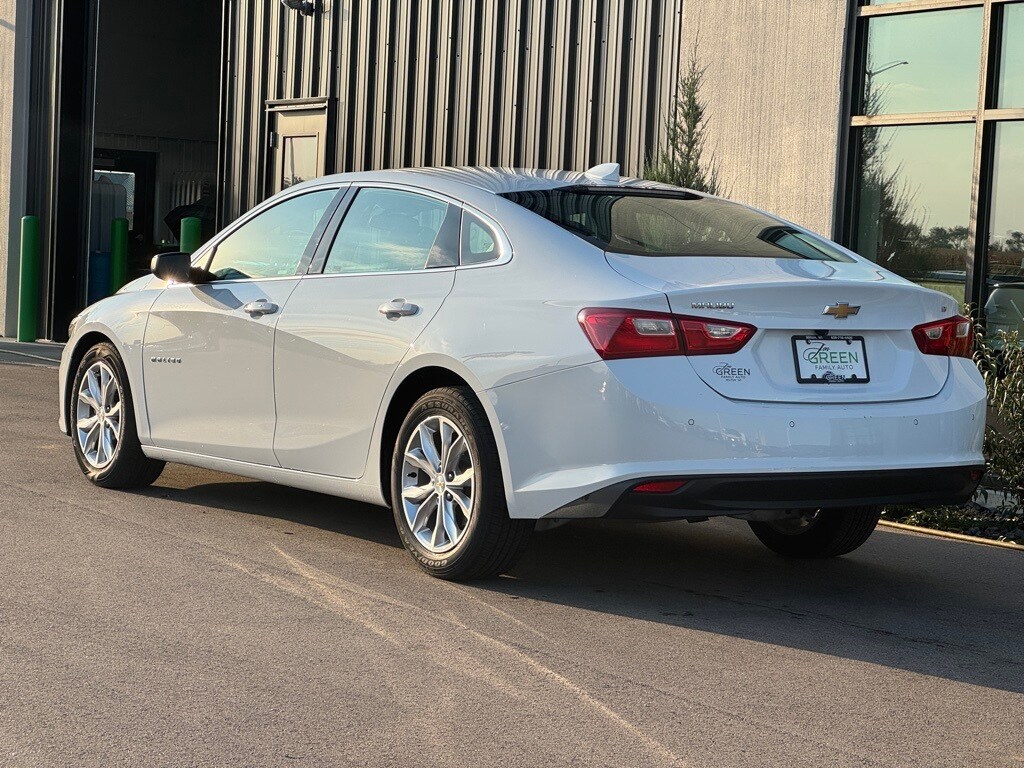 2024 Chevrolet Malibu 1LT photo 3