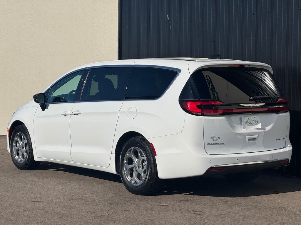 2024 Chrysler Pacifica Limited photo 3
