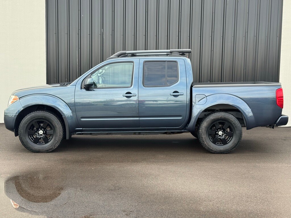 2013 Nissan Frontier PRO-4X photo 2