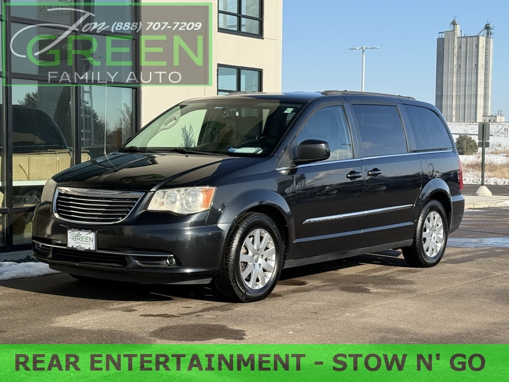 2013 Chrysler Town & Country Touring's photo