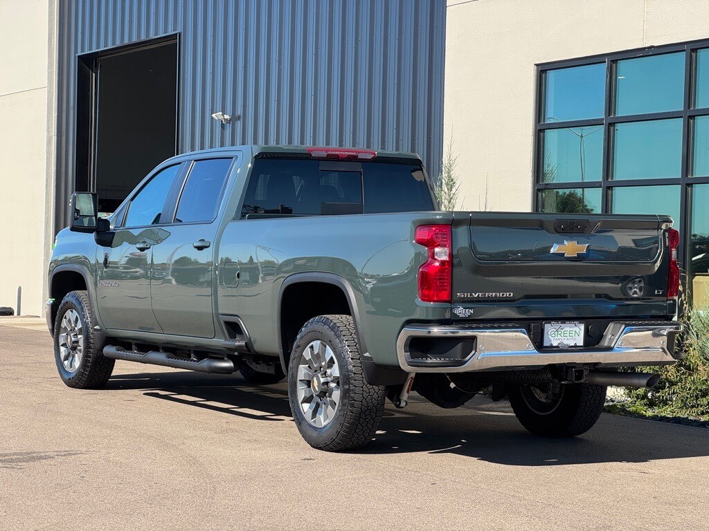 2025 Chevrolet Silverado 2500HD LT photo 3
