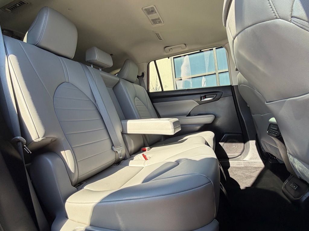 2022 Toyota Highlander XLE - Photo 22