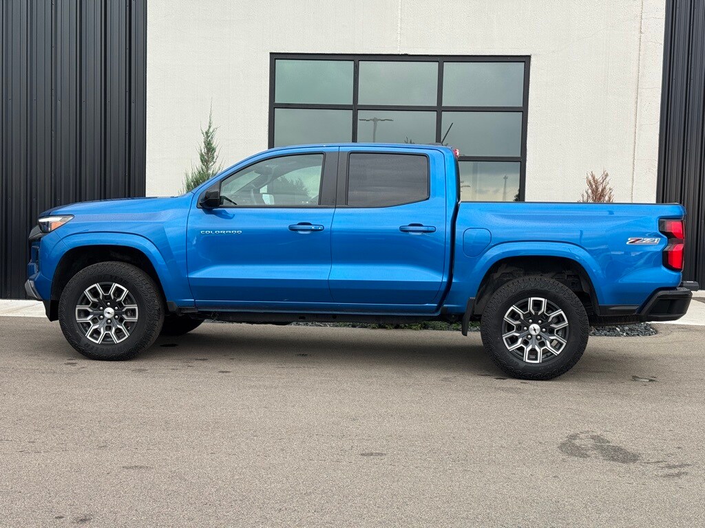 2024 Chevrolet Colorado Z71 photo 2