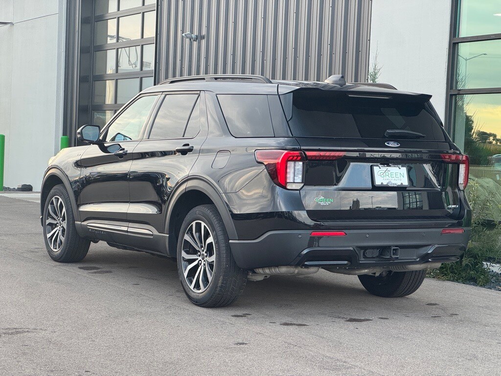 2025 Ford Explorer ST-Line photo 2