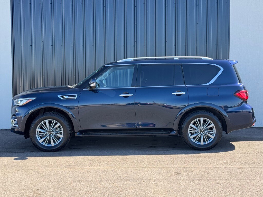 2024 Infiniti QX80 Luxe photo 2