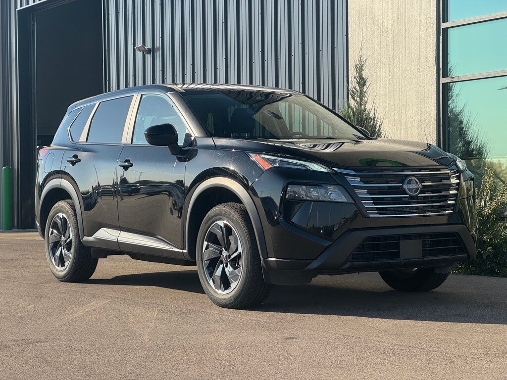 2024 Nissan Rogue SV photo 3