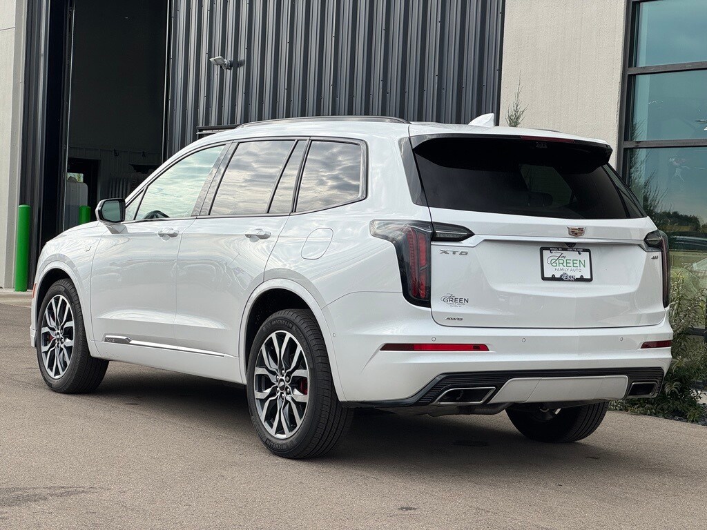 2023 Cadillac XT6 Sport photo 3