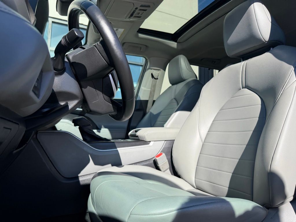 2022 Toyota Highlander XLE - Photo 10