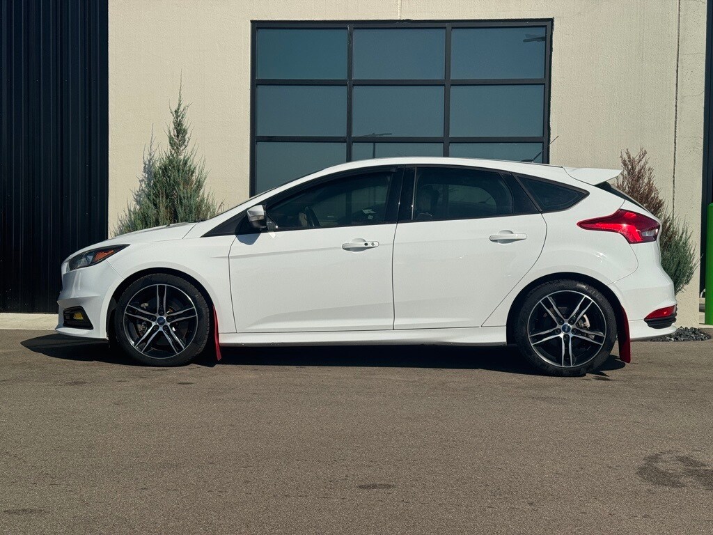 2018 Ford Focus ST photo 2